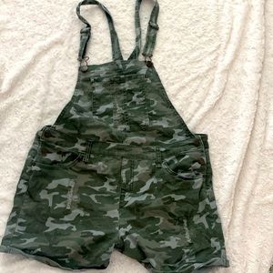 Teen girl Camo overalls can fit womens small-medium